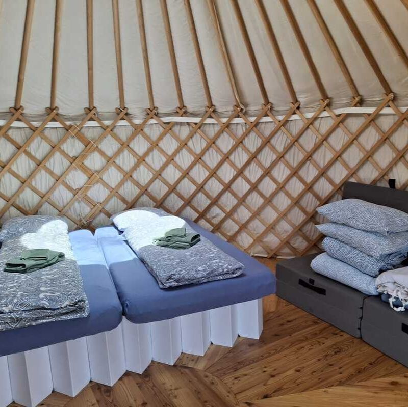 Ein modernes Bad steht den beiden Zimmer Fronalpstock und Bristen zur Verfügung. 